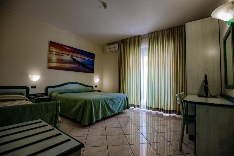 Quadruple Room image 4