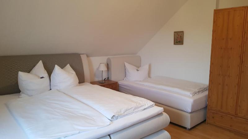 Triple Room with Garden View image 3