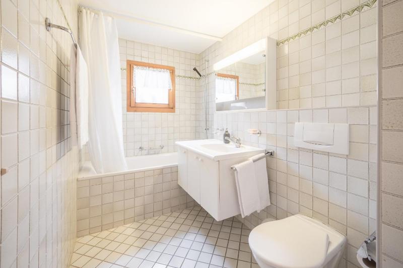 One-Bedroom Apartment image 4