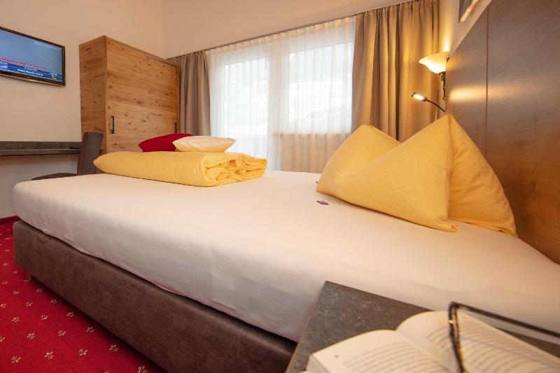 Three-Bedroom Apartment with Balcony image 2