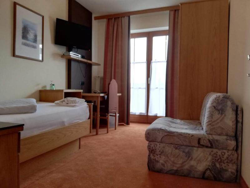 Single Room with Balcony image 4