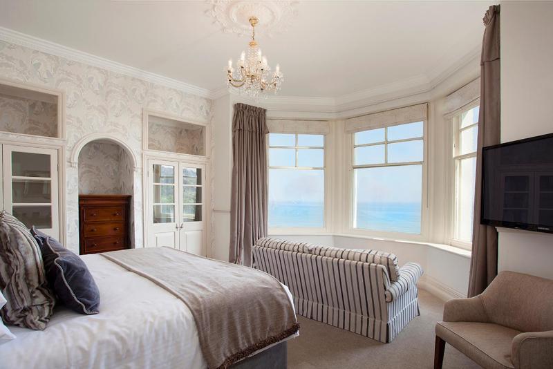 Double or Twin Room with Sea View image 4