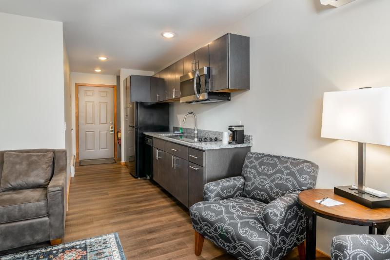Two Bedroom Condo Mountain View image 3