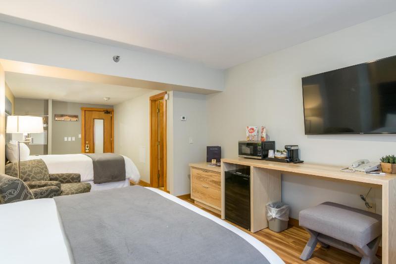 Two Queen Room Main Inn image 2