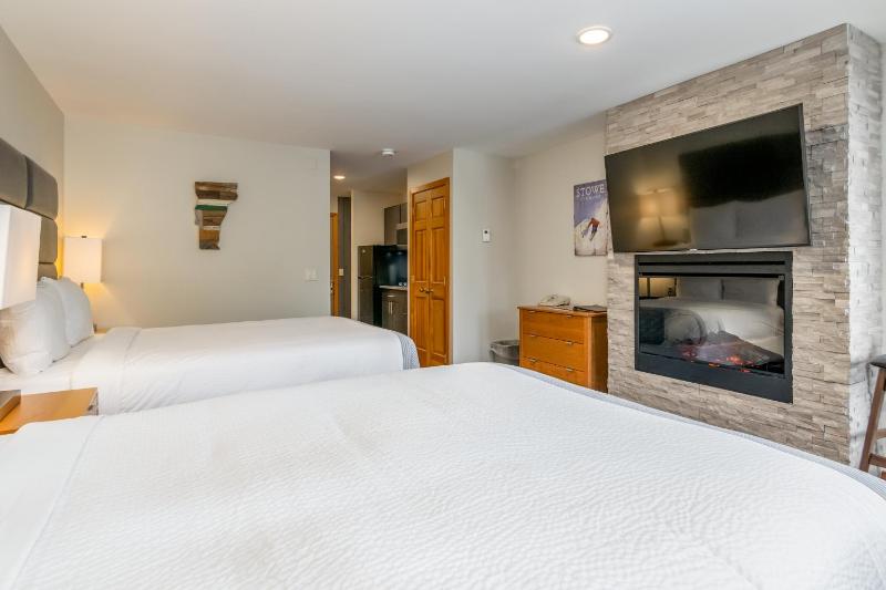 Two Queen Efficiency Room with Fireplace image 2