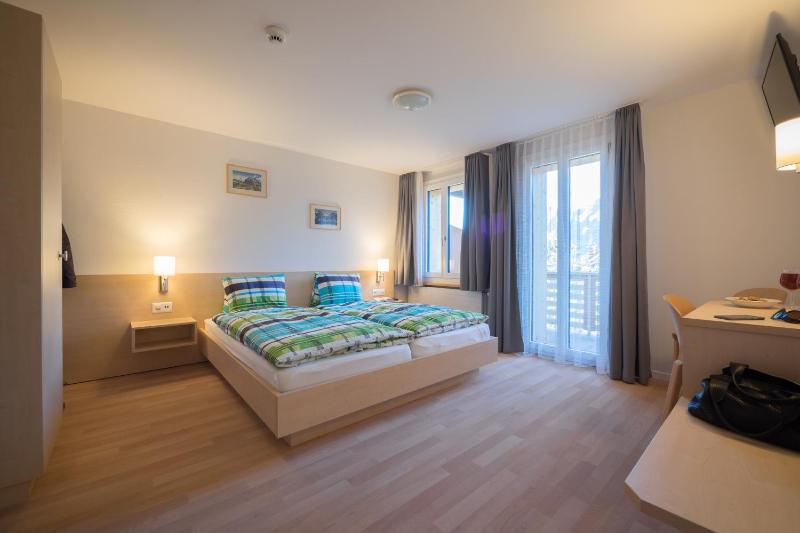 Superior Double Room with Balcony and Mountain View image 1