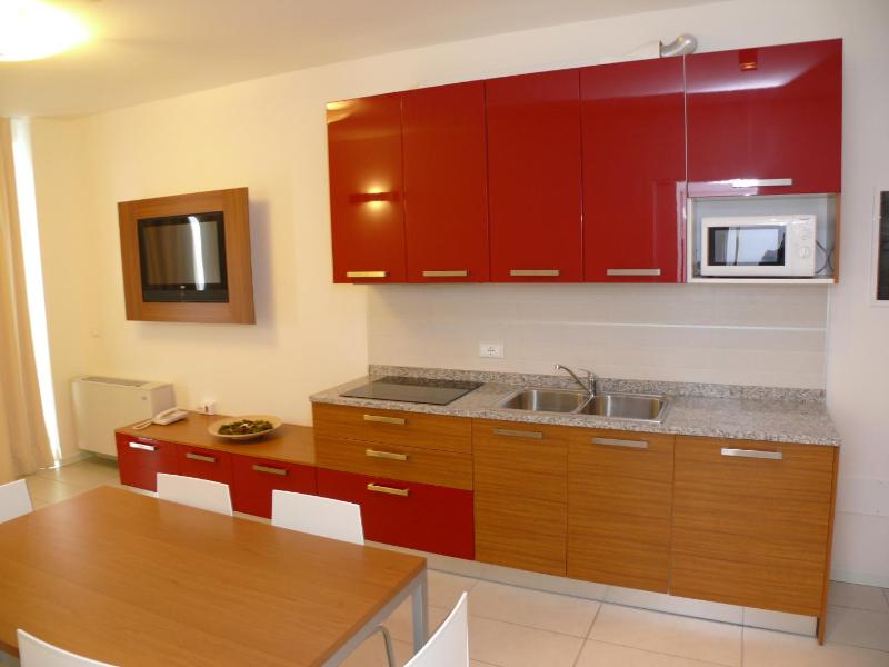 One-Bedroom Apartment with Sea View image 3