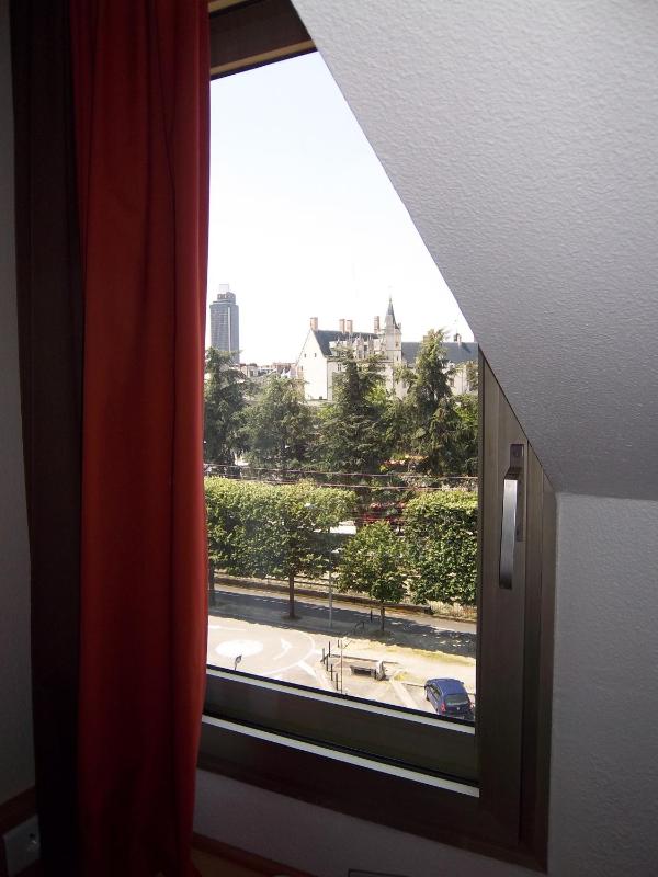 Standard Twin Room image 3