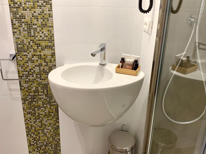 Deluxe Double or Twin Room with Balcony image 2
