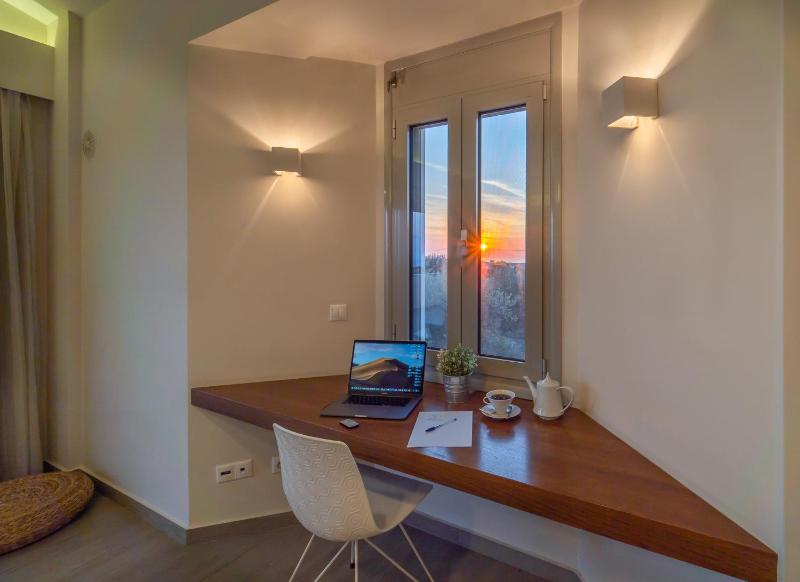 Deluxe Two-Bedroom Apartment image 3