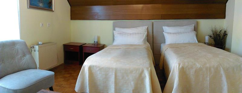 Standard Quadruple Room with Balcony image 4