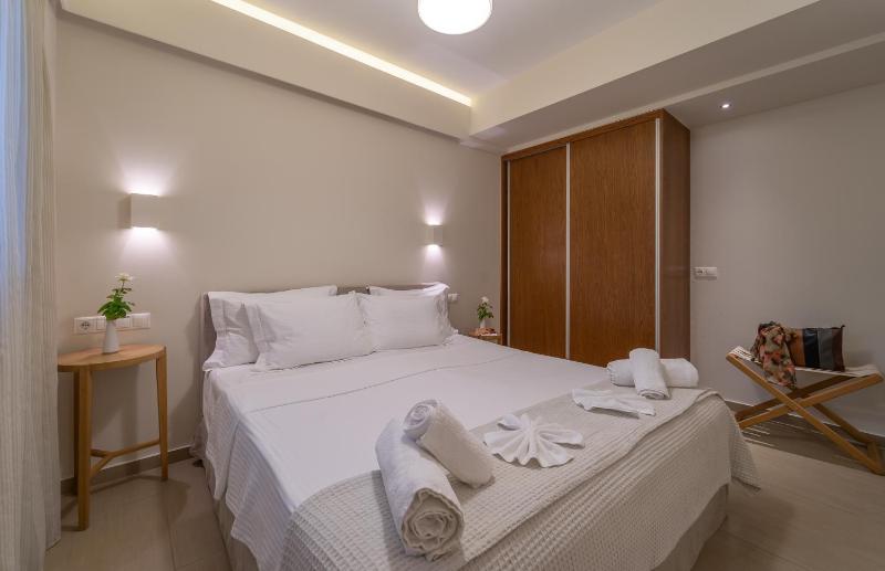 Deluxe One-Bedroom Apartment with Private Pool  image 3