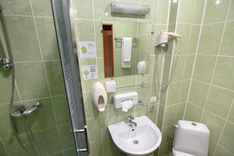 Standard Twin Room image 1