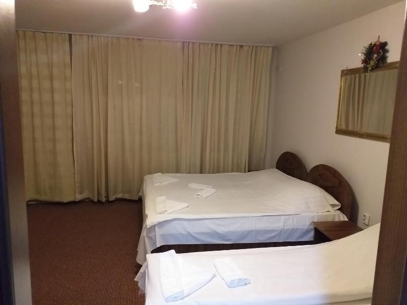 Triple Room with Balcony image 4