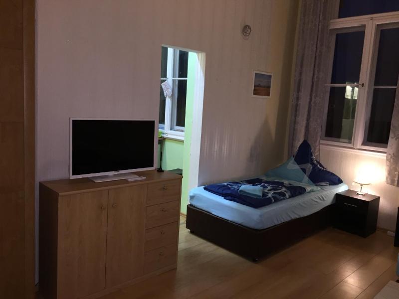 Preiswerte-Zimmer mit Bad-Miniküche 24-7 Self Check In - image 13