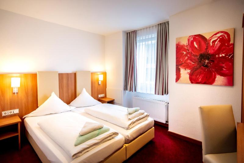 Double Room image 3