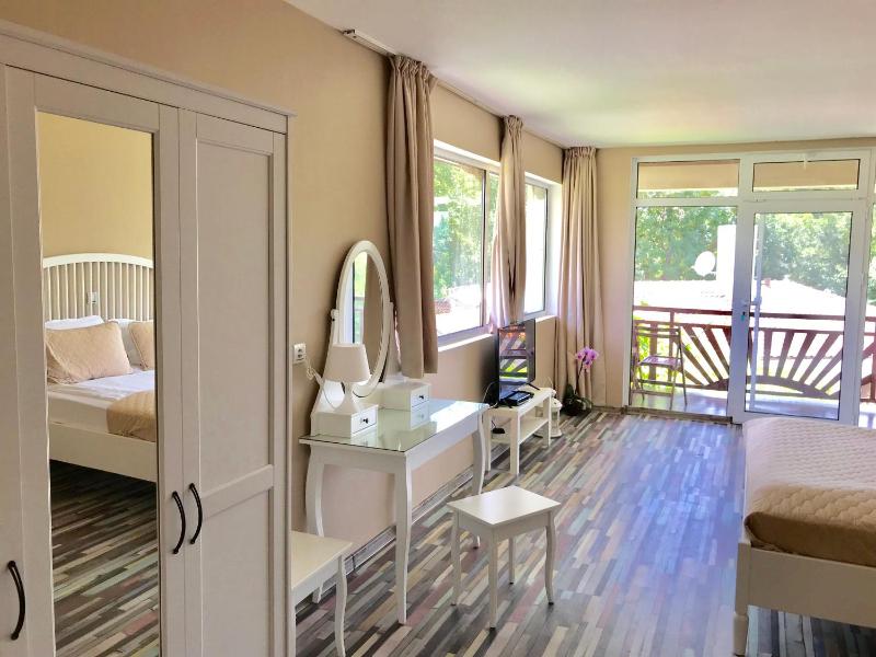 Deluxe Double Room with Spa Bath  image 1