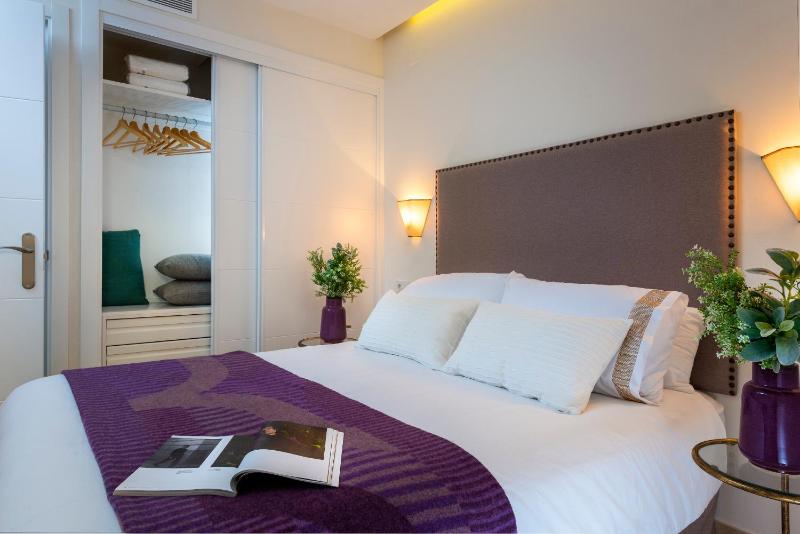 One-Bedroom Apartment with Terrace image 3