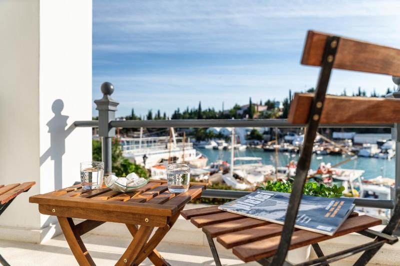 Ambassador Apartment image 4