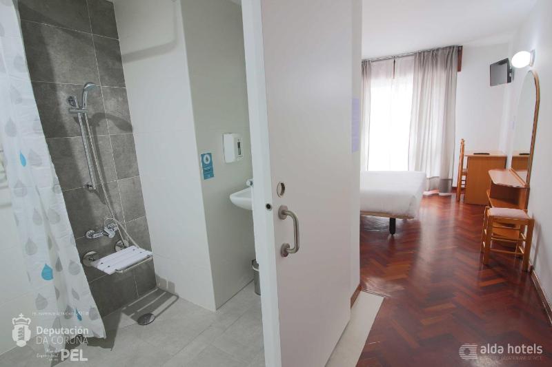 Economy Double or Twin Room image 3