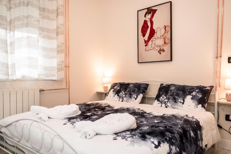 Double or Twin Room image 4