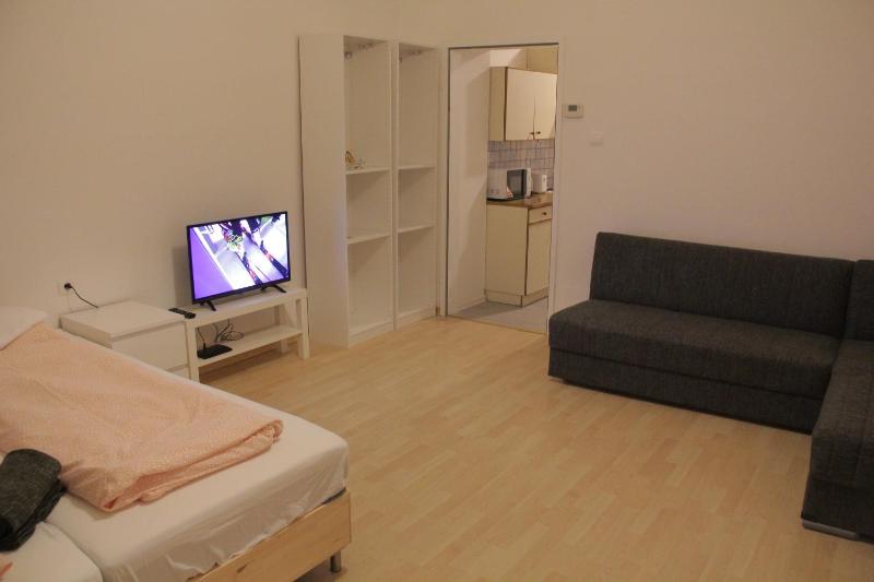 Hauptbahnhof Apartments S3 - image 12