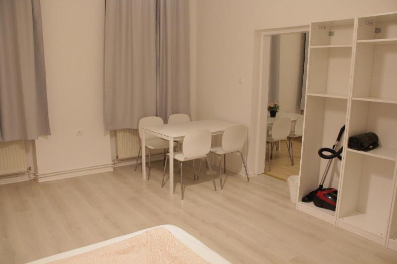 Hauptbahnhof Apartments S3 - image 7
