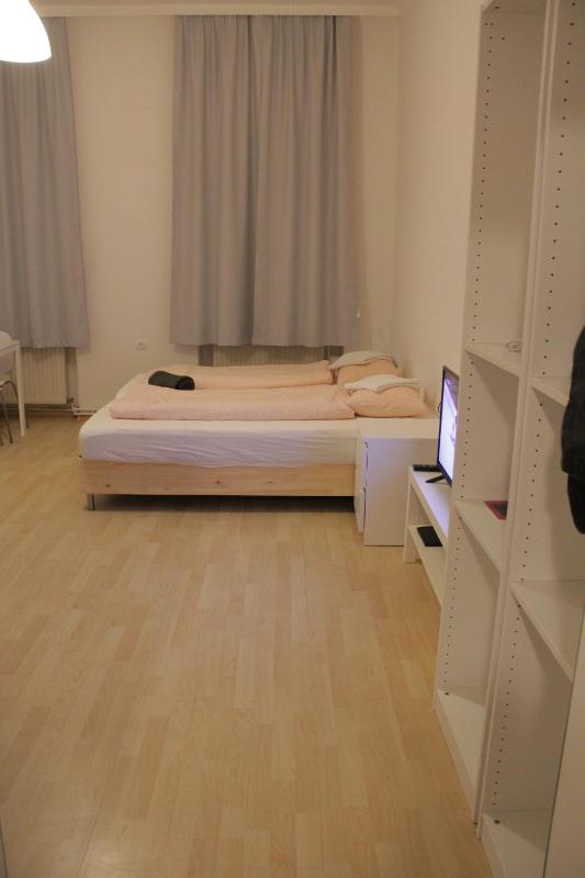 Hauptbahnhof Apartments S3 - image 3