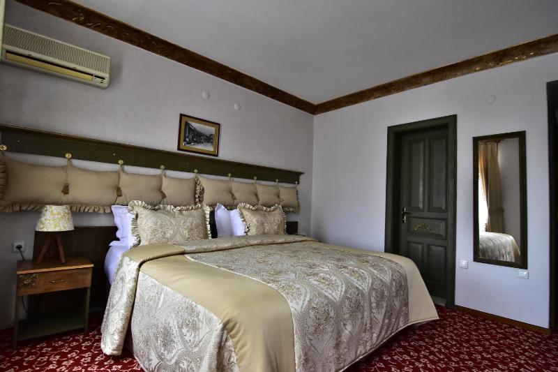 Suite with City View image 3