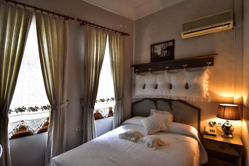 Standard Double or Twin Room image 2