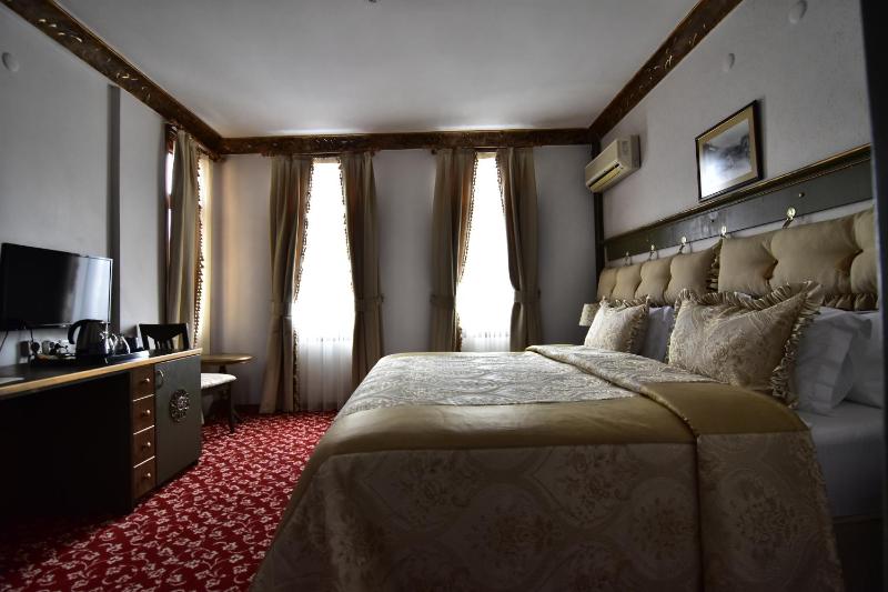Suite with City View image 2