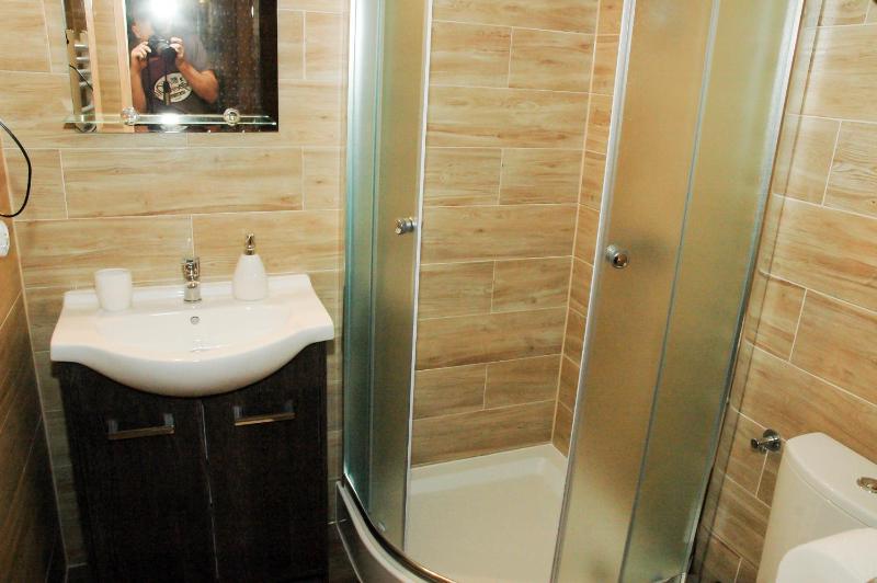 Deluxe Quadruple Room image 3