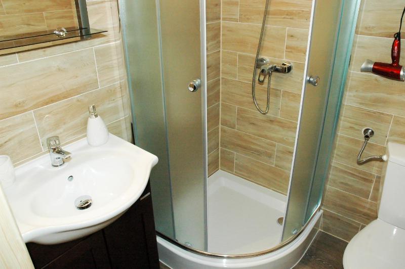 Deluxe Triple Room image 2