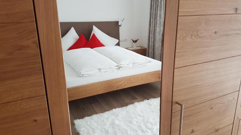 Large One-Bedroom Apartment image 2