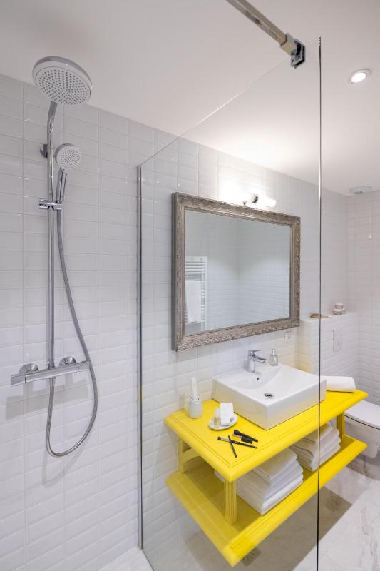 Apartment with Mountain View image 4