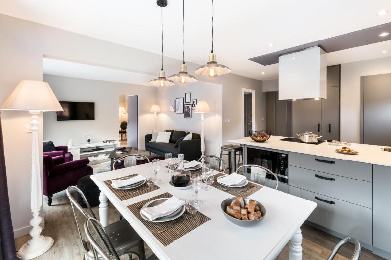 Apartment with Mountain View image 3