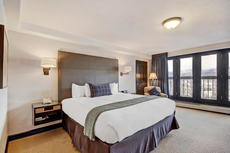 Deluxe King Room image 1