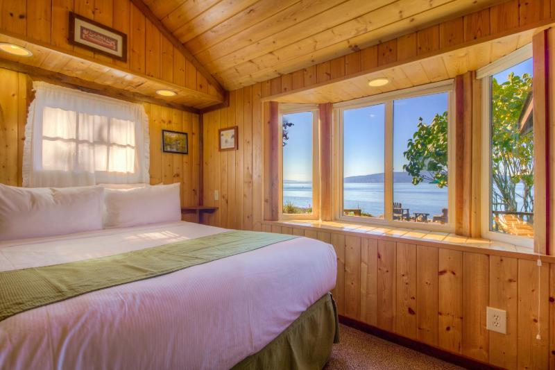 Bungalow - Beach Front (No pets) image 3