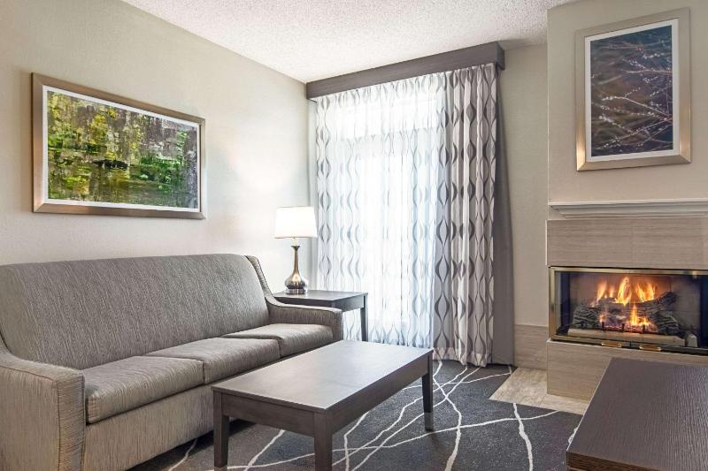 King Suite with Roll-In and Transfer Shower  - Accessible/Non-Smoking image 2