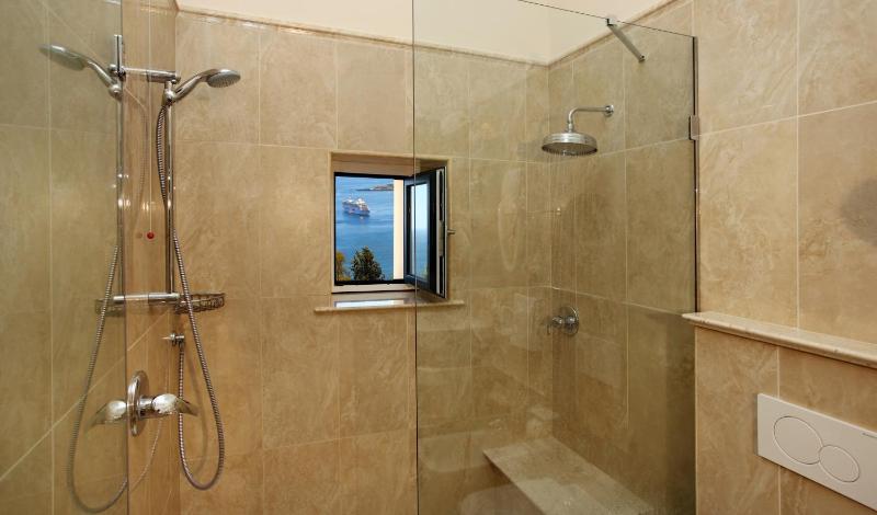Double or Twin Room with Sea View image 3