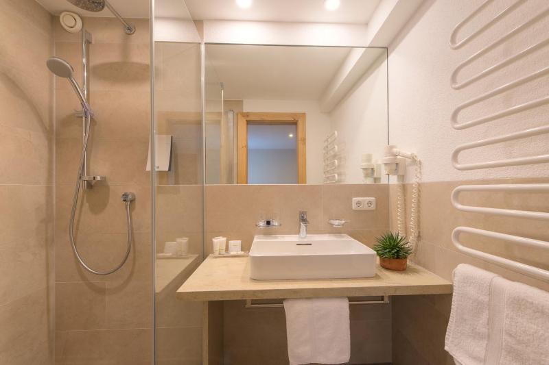 Two-Bedroom Suite (5 Adults) with Balcony image 2