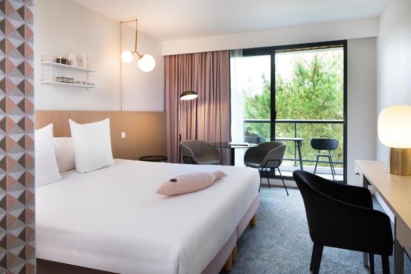 Superior Room with Lake View image 4