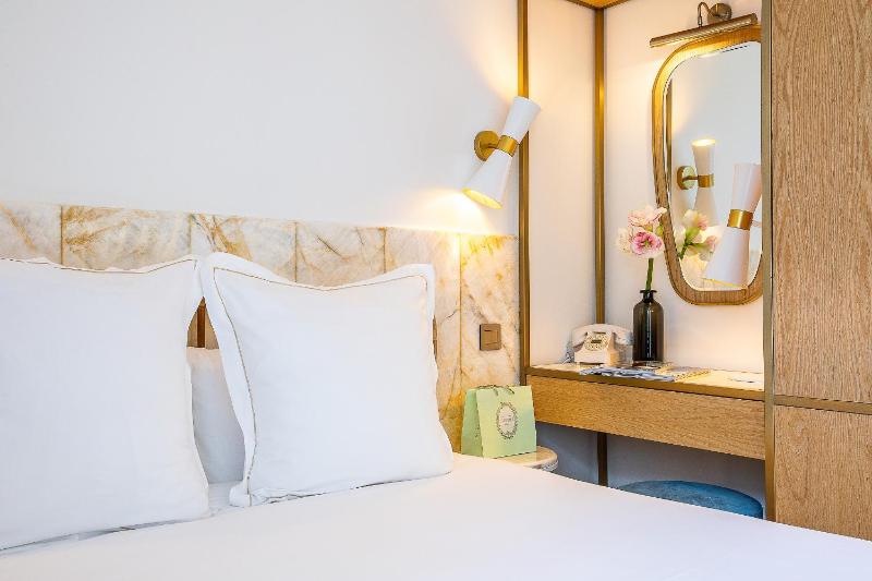 Traditional Double Room image 4