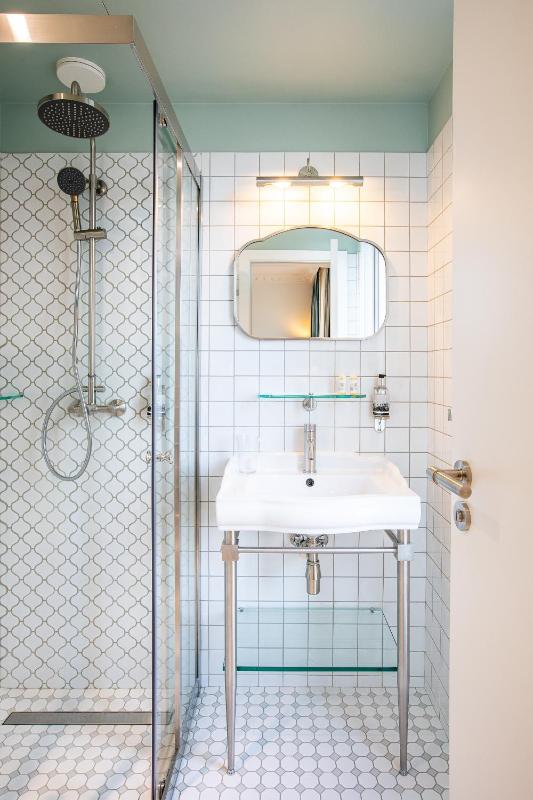 Traditional Twin Room image 3