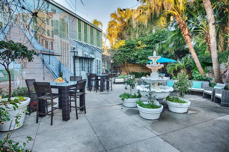 Five BR - Sleeps 10! Steps from French Quarter - image 11