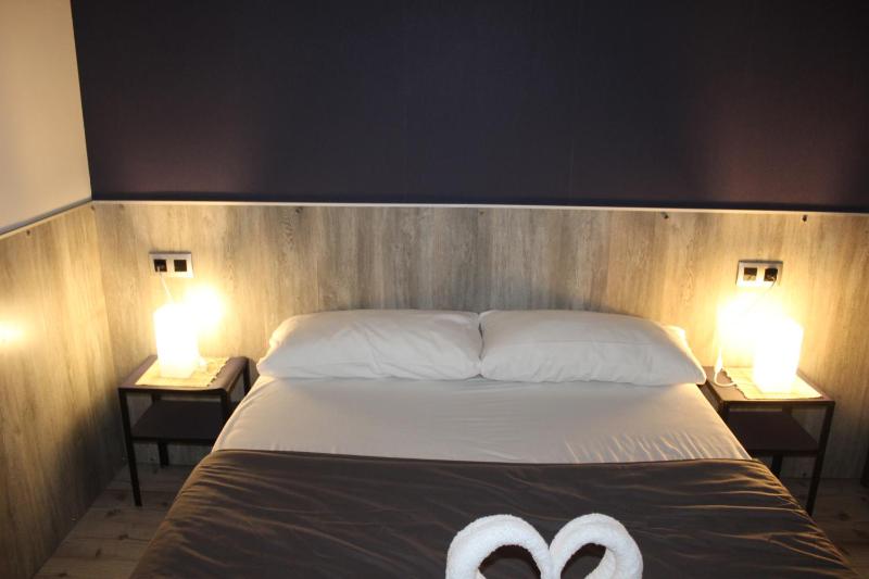 Double or Twin Room with Shared Bathroom image 2