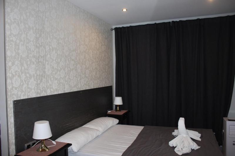 BCN Condal Hostal - image 13