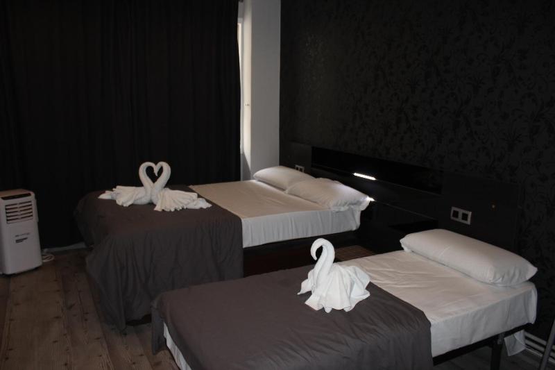 BCN Condal Hostal - image 16