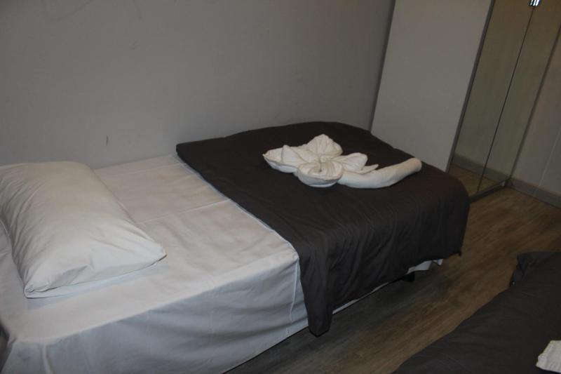 Family or Triple Room with Private Bathroom image 3