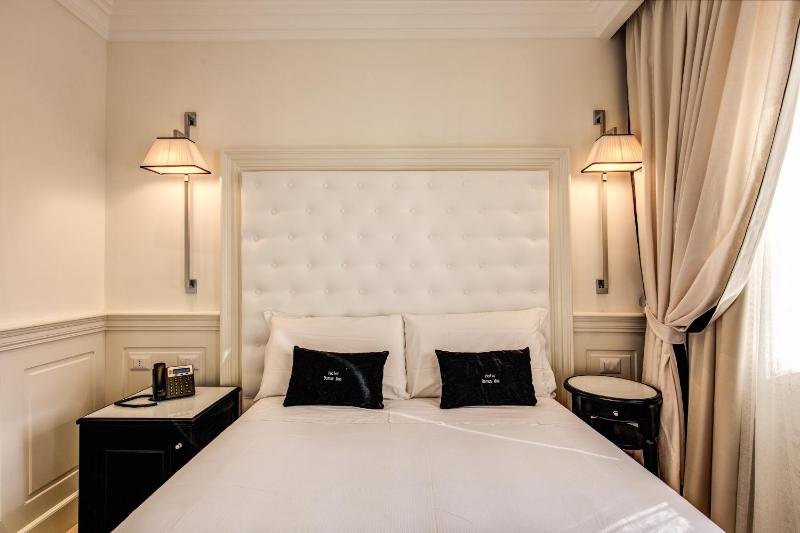 Small Double Room image 2